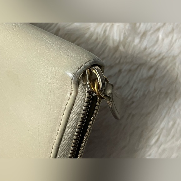 Yves Saint Laurent Cream Leather Wallet with Gold Hardware - Picture 9 of 16